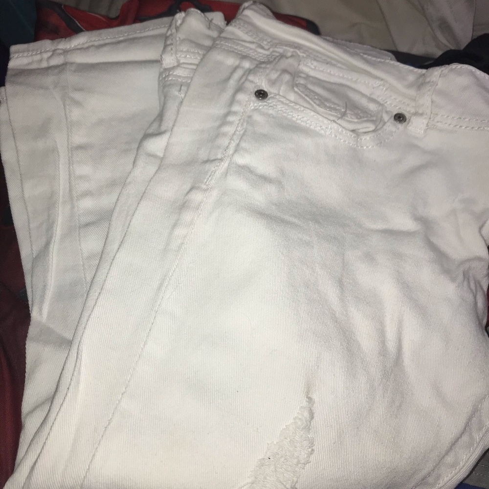 Rue 21 white Jean capris.